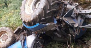 Beydağ'da uçuruma yuvarlanan traktörün sürücüsü yaralandı