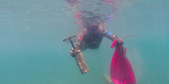 Bodrum'da dalgıçların yaptığı deniz dibi temizliğinde bir ton atık toplandı