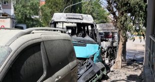 Bornova'da 2 yolcu minibüsünün çarpışması sonucu 6 kişi yaralandı