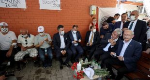CHP Genel Başkanı Kılıçdaroğlu, İzmir'de depremzedelerle bir araya geldi