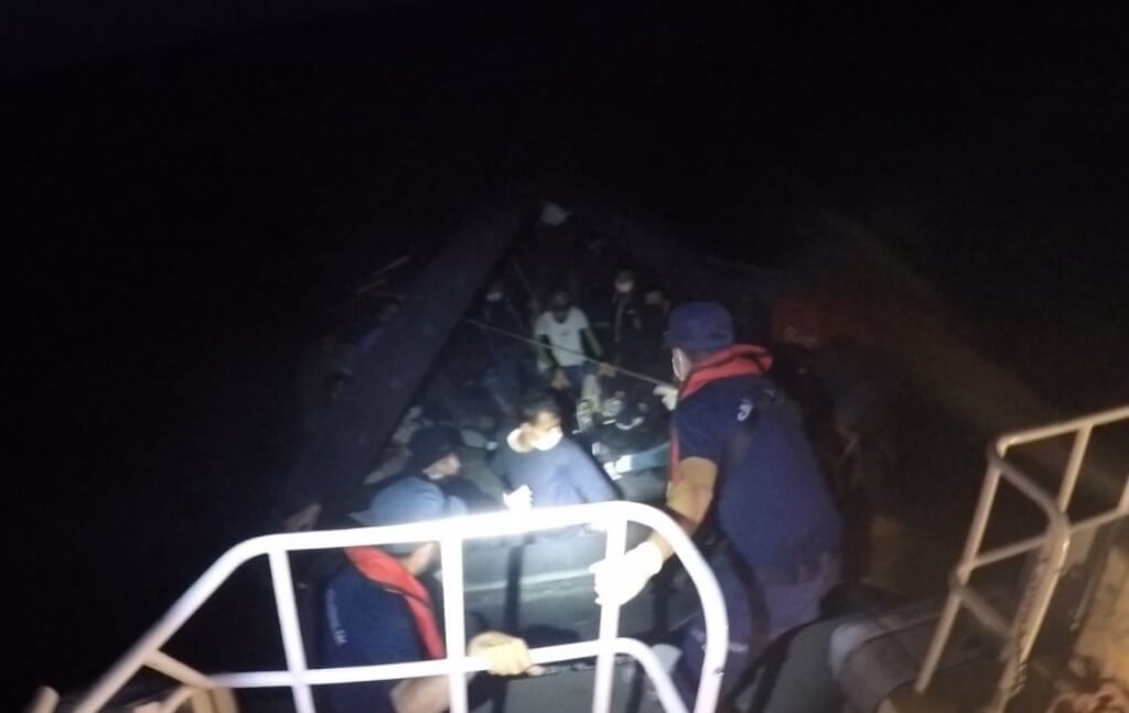 Datça ilçesinde denizde 19 düzensiz göçmen kurtarıldı