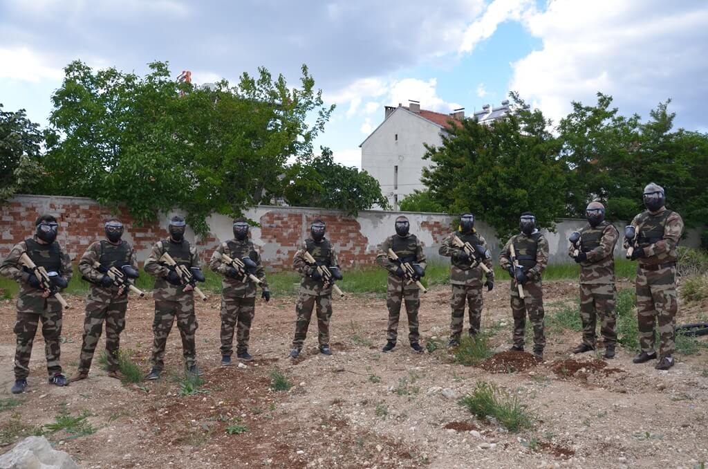 Demirci'de yapılan paintball sahası hizmete girdi