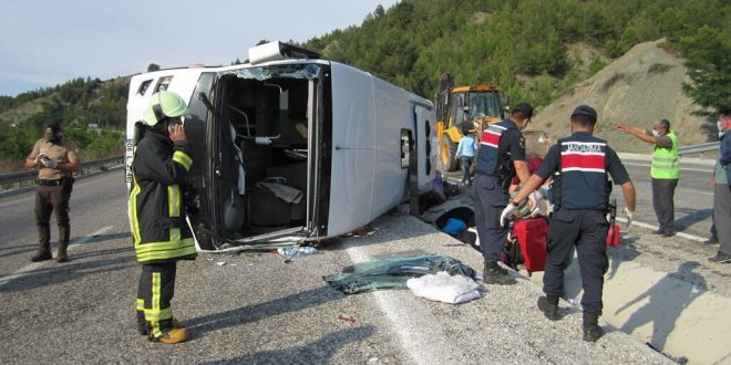 Denizli'de midibüs devrildi: 25 yaralı