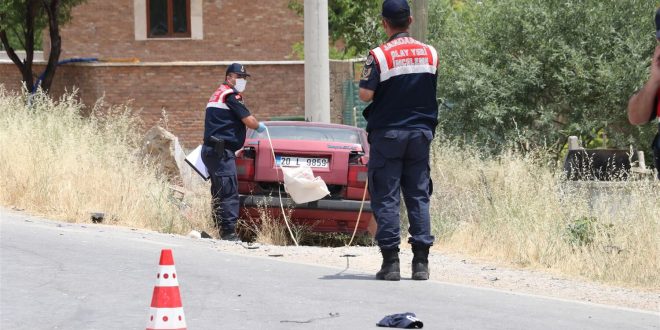 Denizli'de otomobil ile çarpışan motosikletteki genç kız öldü, sürücüsü yaralandı