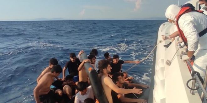 Ege Denizi'nde 100 sığınmacı kurtarıldı