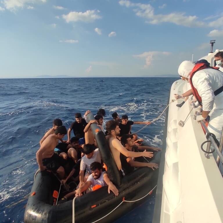 Ege Denizi'nde 100 sığınmacı kurtarıldı