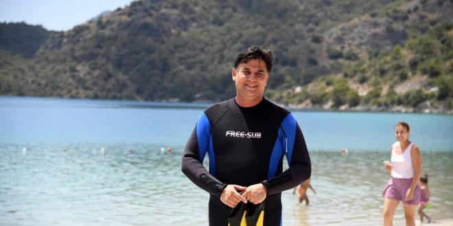 Fethiye'deki lagünde deniz dibi temizliği yapıldı