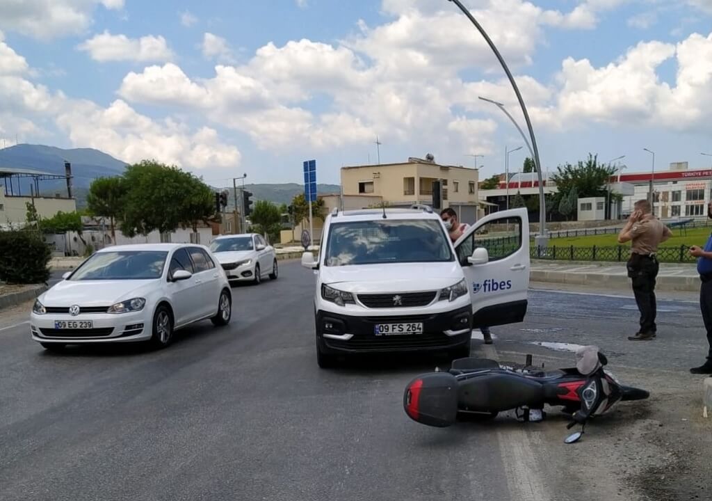 Germencik'te otomobille motosiklet çarpışması sonucu 1 kişi yaralandı