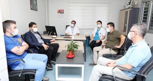 İzmir İl Sağlık Müdürü Öztop, Karşıyaka'da aşı uygulamalarını denetledi