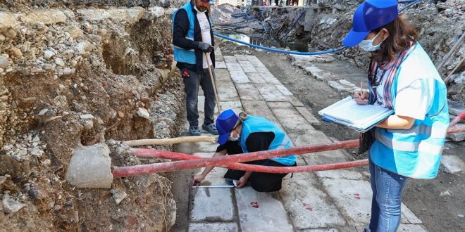 İzmir'de altyapı çalışmaları sırasında Osmanlı dönemine ait bedesten bulundu