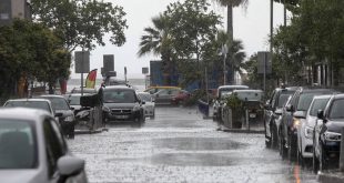 İzmir'de ani bastıran sağanak yağış etkisi devam ediyor