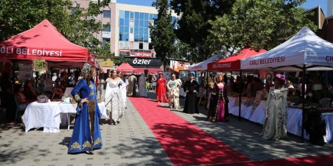 İzmir'de "Hayat Boyu Öğrenme Haftası" kapsamında sergi düzenlendi