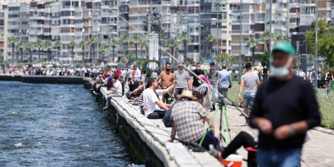 İzmir'de kısıtlamasız ilk cumartesi