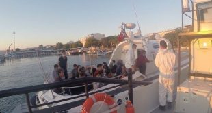 İzmir'in Foça ve Dikili ilçelerinde Denizde Can pazarı 131 düzensiz göçmen kurtarıldı