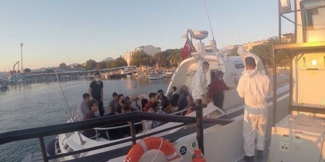 İzmir'in Foça ve Dikili ilçelerinde Denizde Can pazarı 131 düzensiz göçmen kurtarıldı