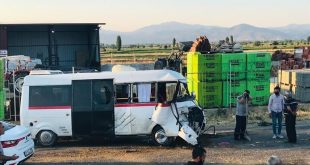 İzmir'in Tire ilçesinde trafik kazasında 6 yaralı