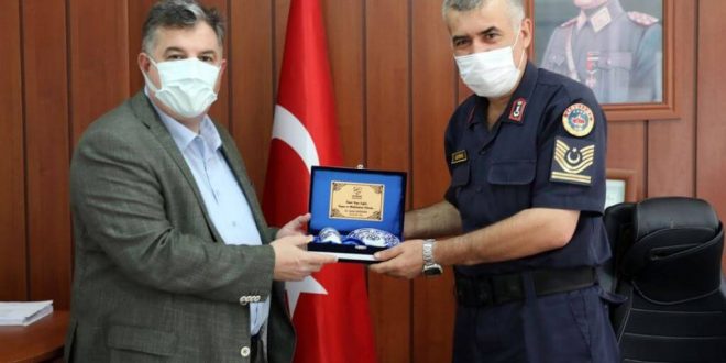 Kınık Belediye Başkanı Doğruer, İlçe Jandarma Komutanlığını ziyaret etti