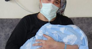 Koronavirüs tedavisi sürecinde doğurduğu bebeğine bir ay sonra kavuştu