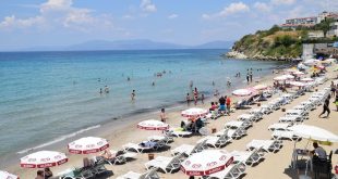 Kuşadası'nda sahiller yabancı turistlere kaldı