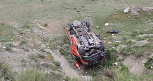 Kütahya'da minibüs Karayolları bakım aracına ve işçilere çarptı: 4 yaralı