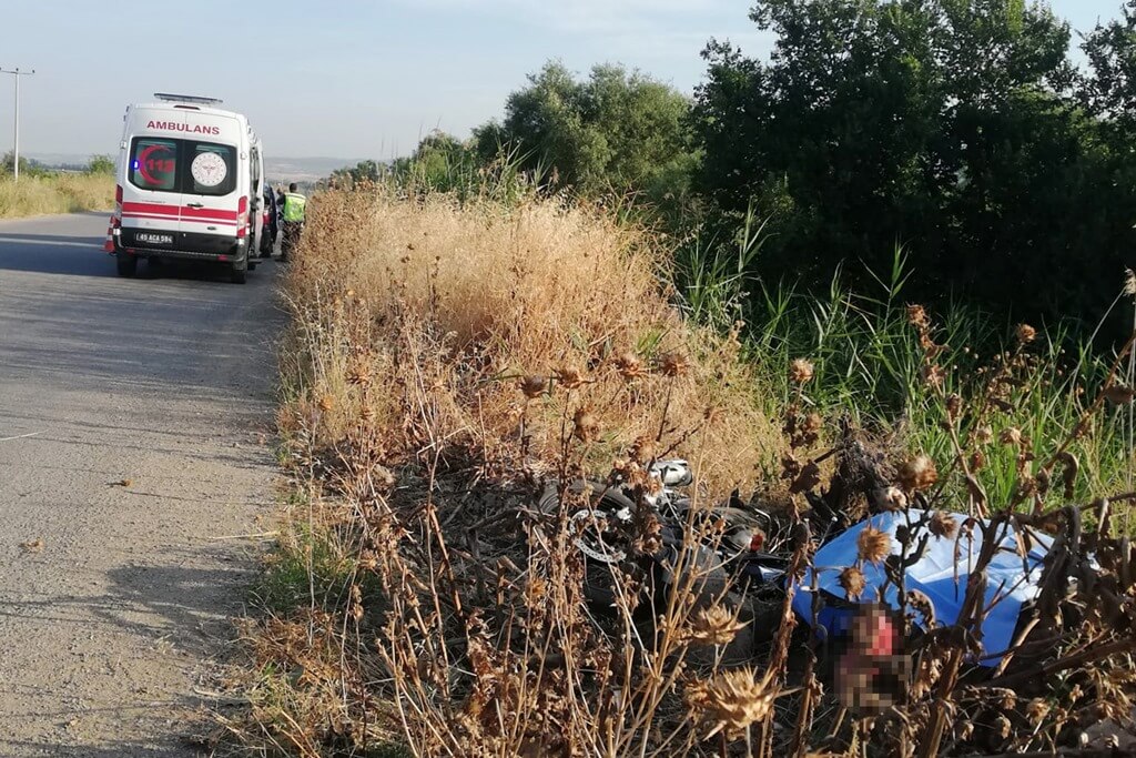 Manisa Turgutlu'da devrilen motosikletin sürücüsü öldü