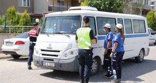 Manisa'da işçi servislerinde trafik ve Kovid-19 tedbirleri denetlendi