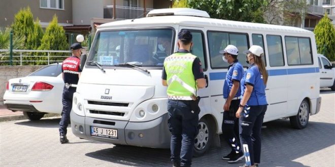 Manisa'da işçi servislerinde trafik ve Kovid-19 tedbirleri denetlendi