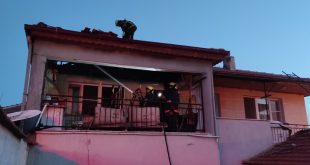 Manisa'da ocaktan sıçrayan kıvılcım evi yaktı