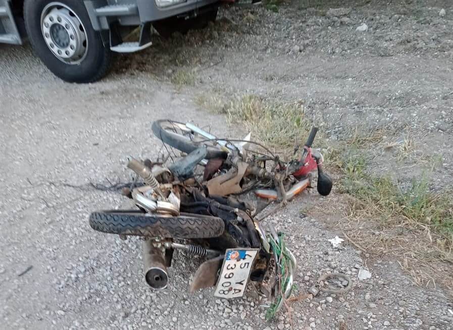 Manisa'da otomobil ile motosiklet çarpıştı: 2 ölü, 2 yaralı