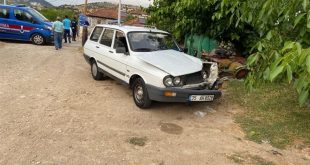 Manisa'da otomobilin traktörle çarpışması sonucu 1 kişi yaralandı