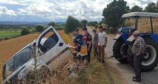 Manisa'da şarampole devrilen otomobildeki 2 kişi yaralandı