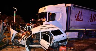 Manisa'da tırla otomobilin çarpıştığı kazda 2 kişi yaralandı