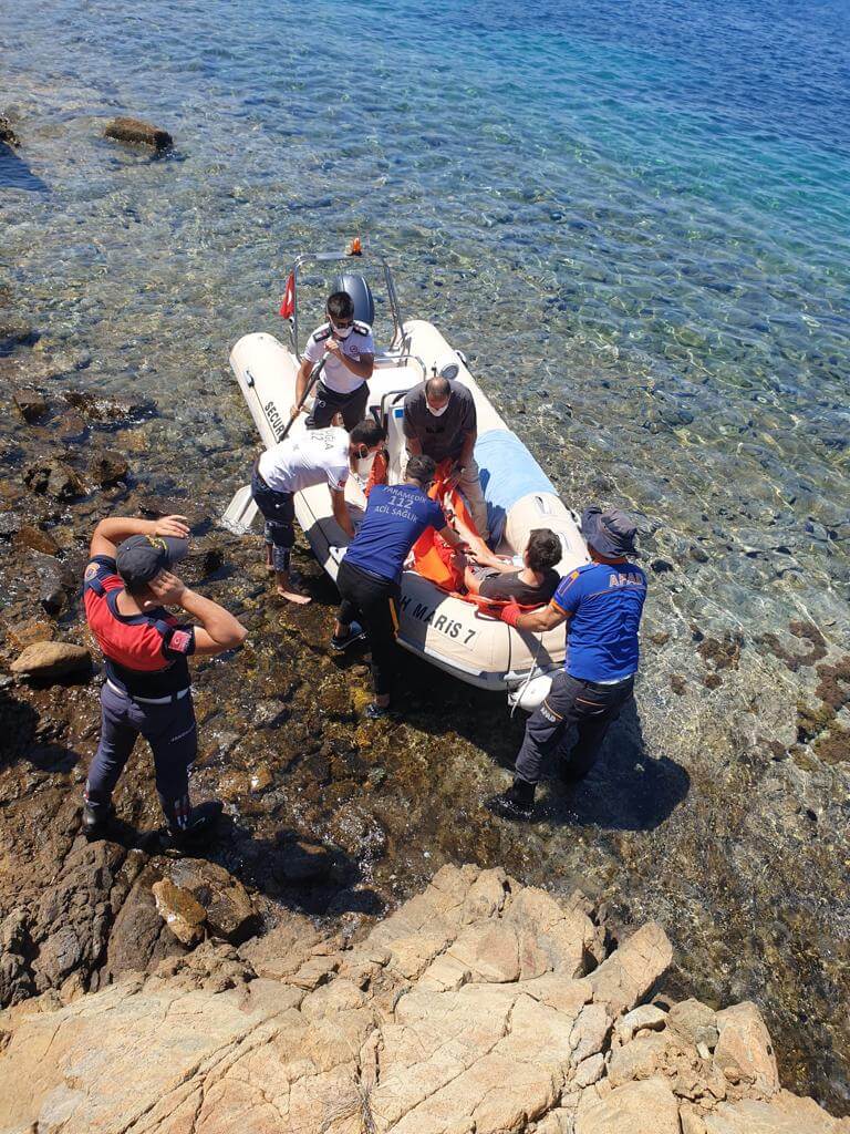 Muğla'da balık tutmaya çalışırken kayalıklara düşen kişi ekiplerce kurtarıldı