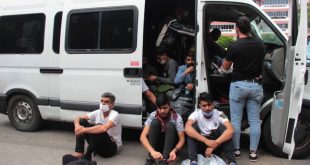 Muğla'da uygulama noktasında "dur" ihtarına uymayan minibüsten 34 düzensiz göçmen çıktı
