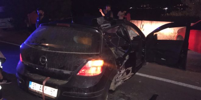 Muğla'nın Bodrum ilçesinde devrilen otomobil 1 ölü, 3 yaralı