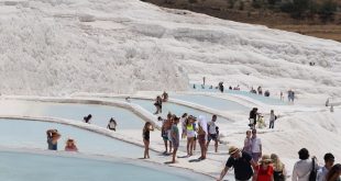 Normalleşme ile birlikte Pamukkale'de yoğunluk görülüyor