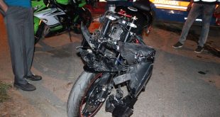 Ödemiş'te seyir halindeyken devrilen motosikletin sürücüsü yaralandı
