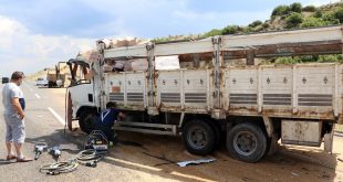 Saruhanlı'da Feci kazada kamyonet, kamyona arkadan çarptı: 1 ölü, 1 yaralı