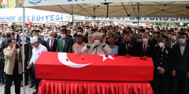 Şehit polis memuru Ercan Yangöz'ün naaşı Denizli'de toprağa verildi