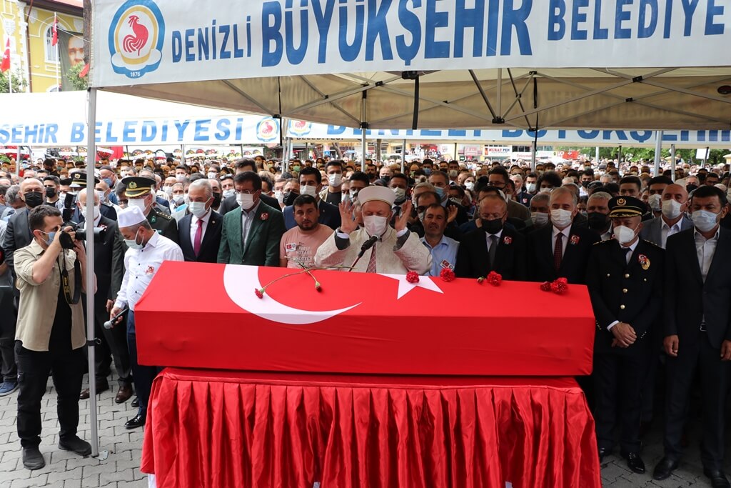 Şehit polis memuru Ercan Yangöz'ün naaşı Denizli'de toprağa verildi