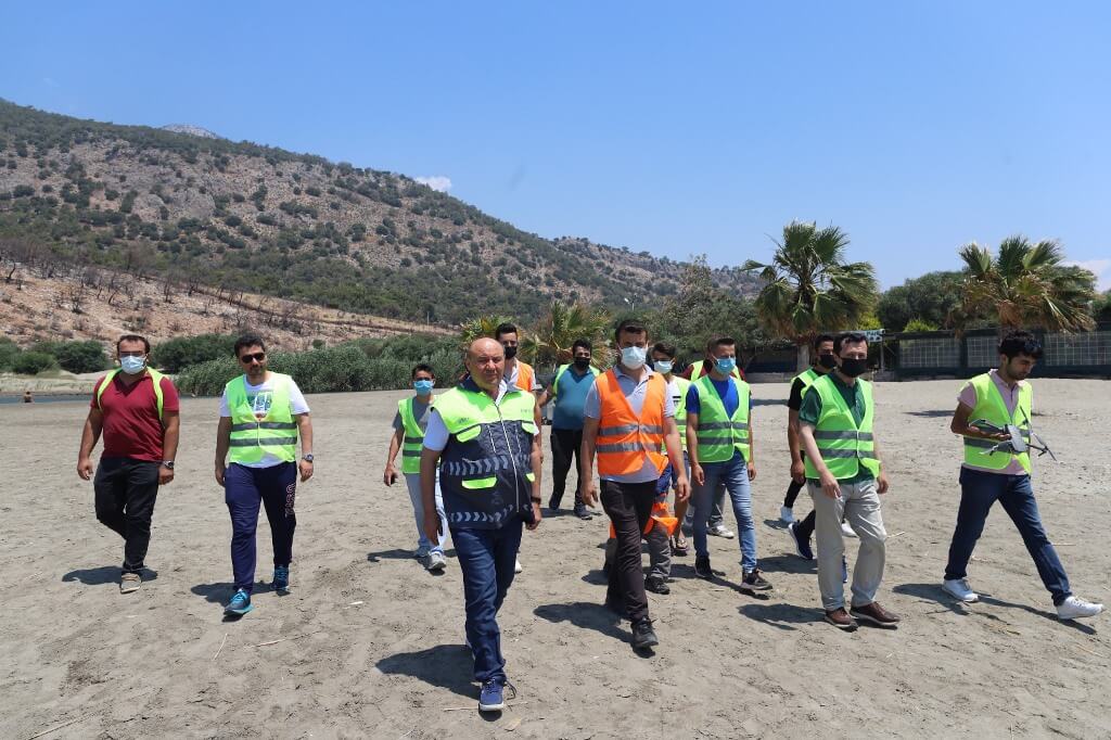 Seydikemer Belediye Başkanı Otgöz'den, AK Parti İlçe Teşkilatının plaj temizliğine destek