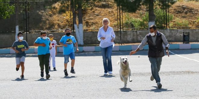 Sığındığı okul yuvası olan "Cengo", kademeli normalleşme sonrası öğrencilerle buluştu