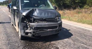 Soma'da minibüs otomobile çarptı: 1 ölü, 1 yaralı