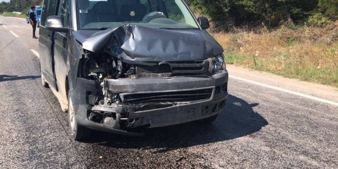 Soma'da minibüs otomobile çarptı: 1 ölü, 1 yaralı