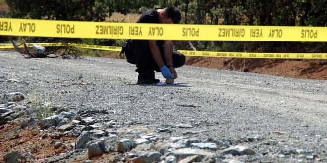 Uşak'ta bir tarlada patlamamış eski top mermisi bulundu