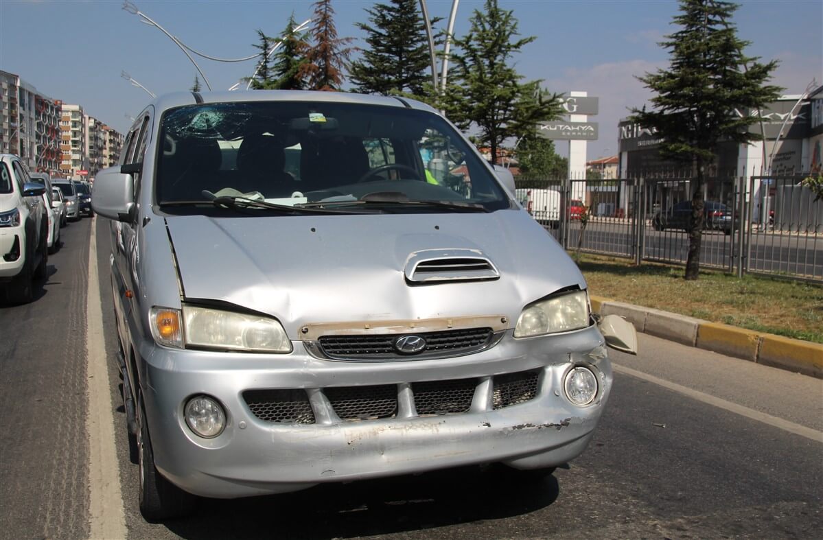 Uşak’ta zincirleme trafik kazasında 1 kişi yaralandı
