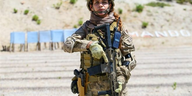 Yerleşim birimlerindeki terör operasyonları için eğitim alan ilk kadın astsubay göreve hazır