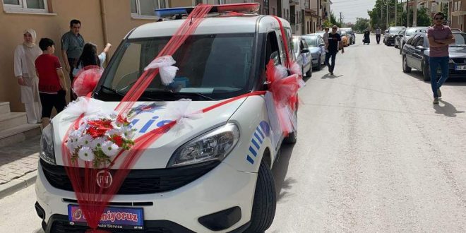 Afyonkarahisar'da polis aracı birer gün arayla iki personelin düğünü için "gelin arabası" oldu