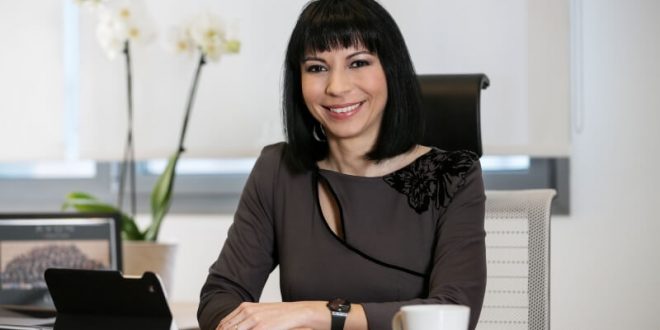 AVON - ‘Yılın CEO’su Angela Cretu seçildi