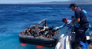 Çeşme açıklarında Türk kara sularına itilen 26 sığınmacı kurtarıldı